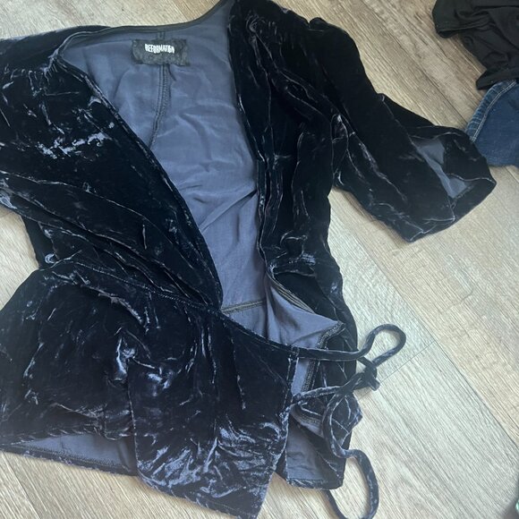 Reformation Plunging Black Bara Wrap Top size xs/s - Picture 7 of 15